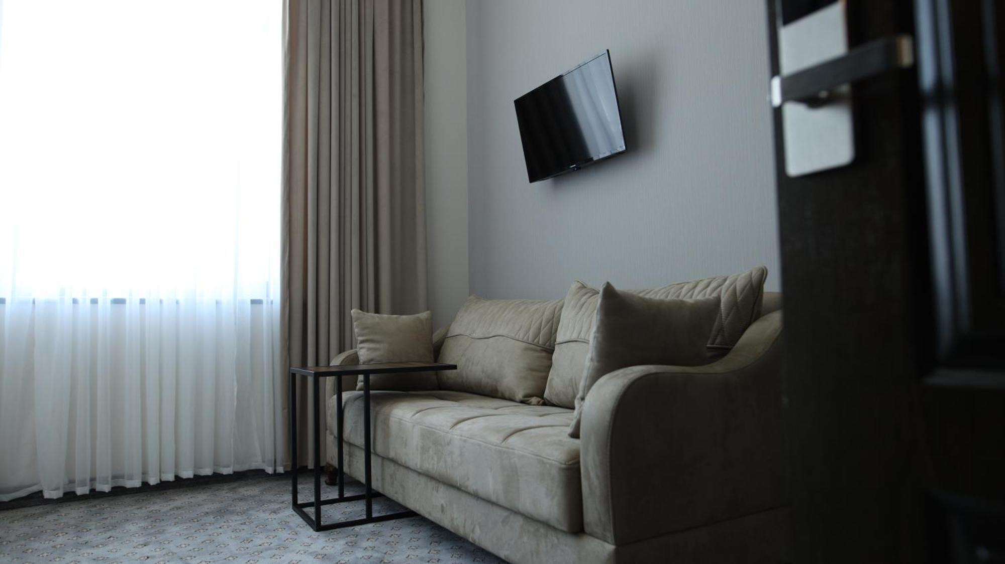 Bmg Hotel By Grigoryans Group غوريس المظهر الخارجي الصورة